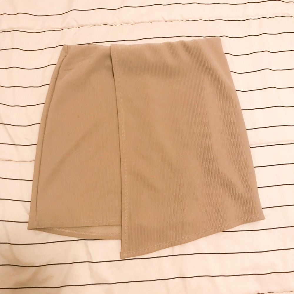 Mini skirt that hides the tummy